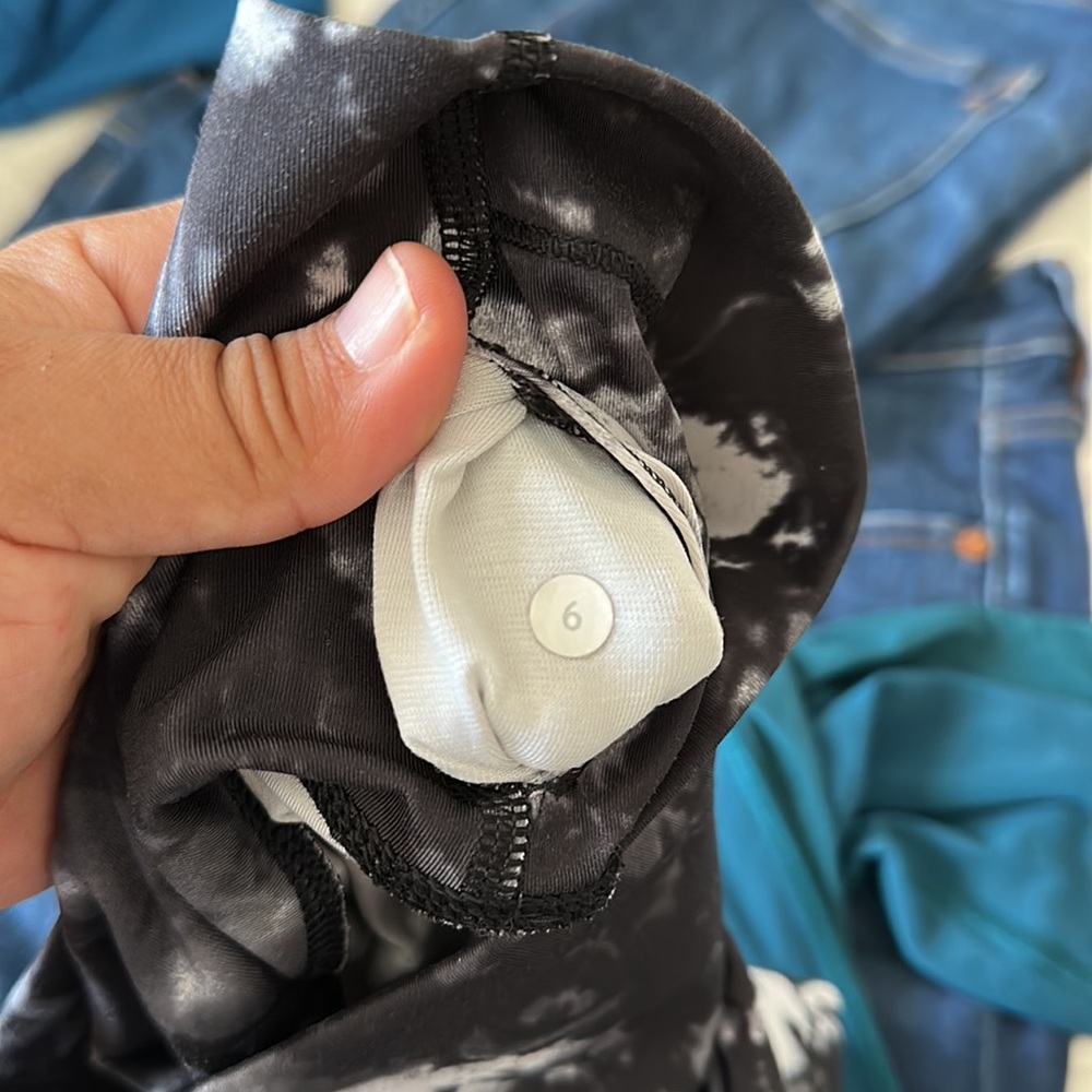 Lululemon Wunder Under Crop (Hi-Rise) Dusk Tie Dye size 6 - Picture 7 of 7